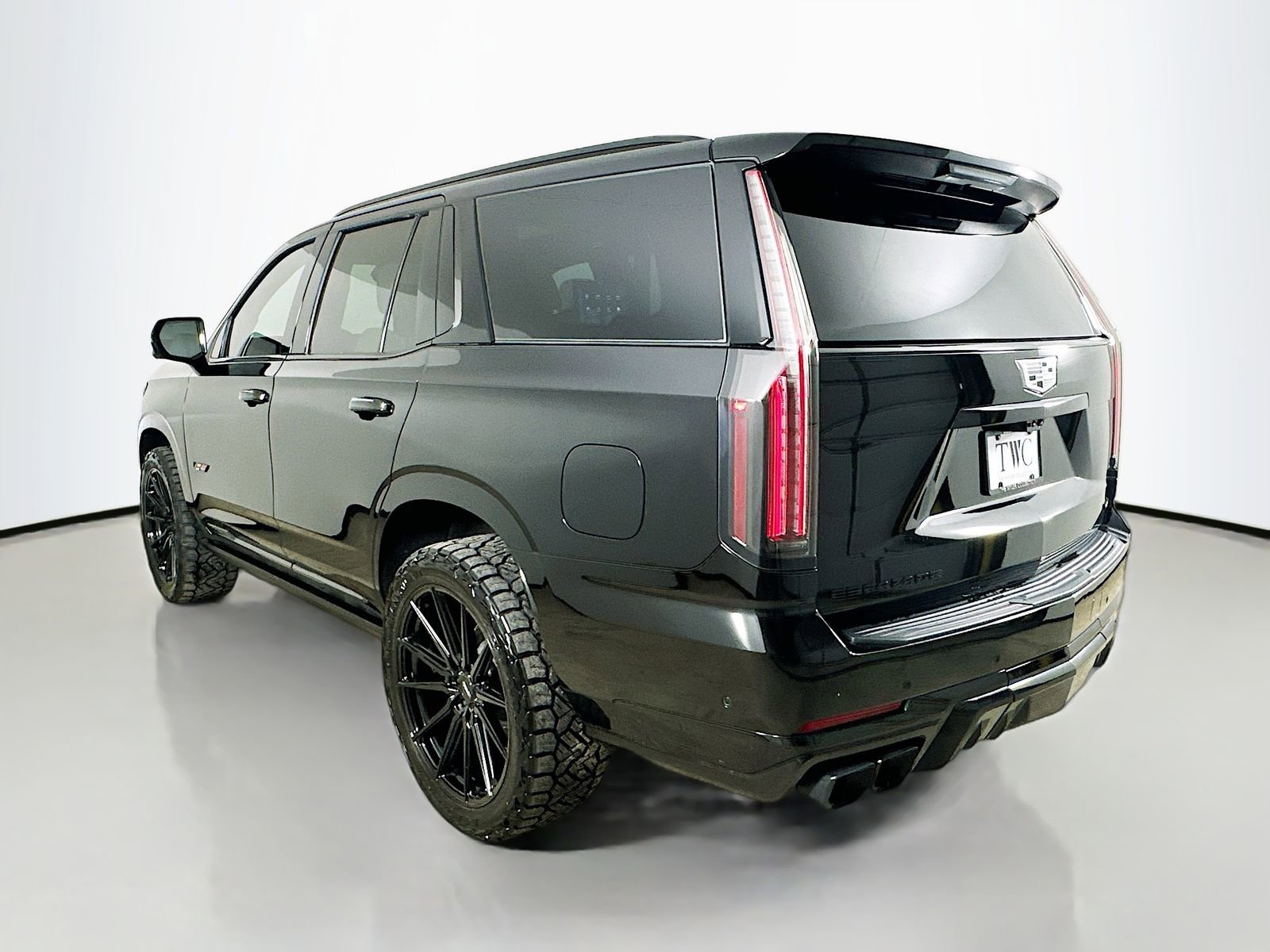 Used 2026 Cadillac Escalade V AWD/4WD image 7