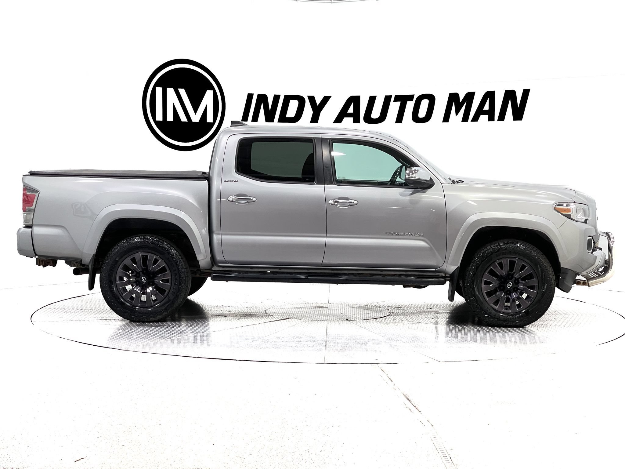 Used 2017 Toyota Tacoma Limited w/ Tow Package AWD/4WD image 3