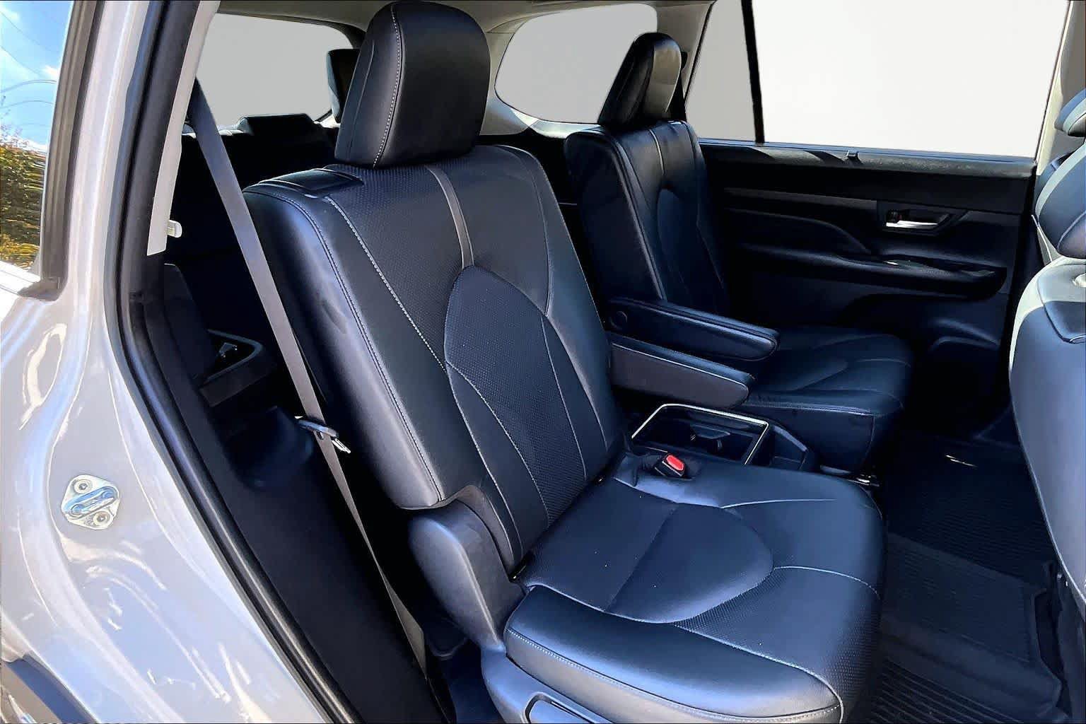 Used 2024 Toyota Grand Highlander AWD image 19