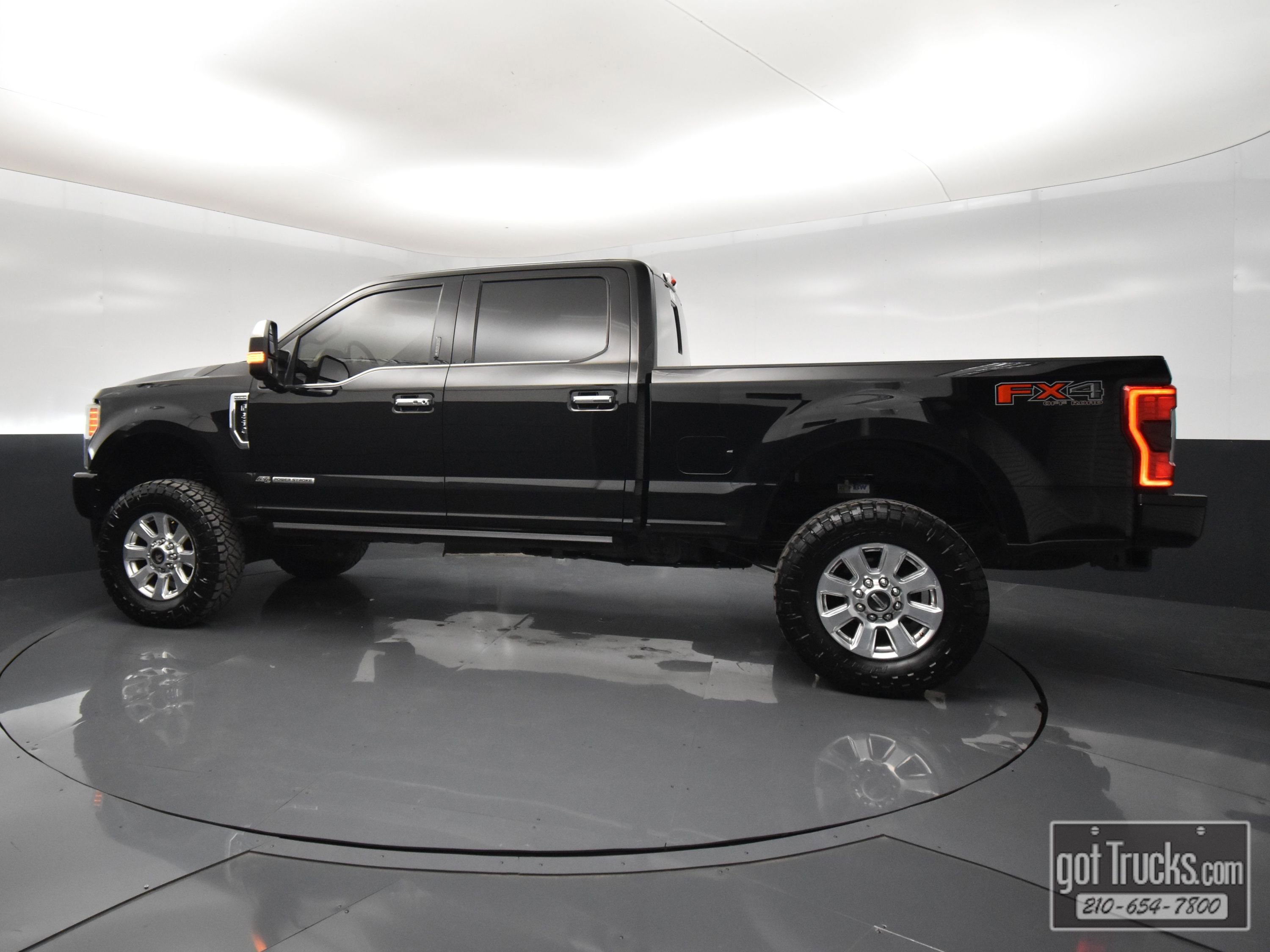 Used 2018 Ford F250 Platinum w/ Platinum Ultimate Package AWD/4WD image 3