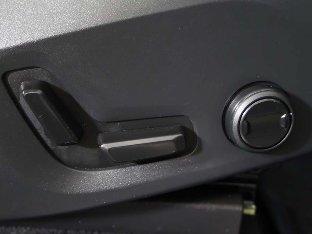 Used 2022 Volvo XC90 T6 Momentum w/ Climate Package AWD/4WD image 40