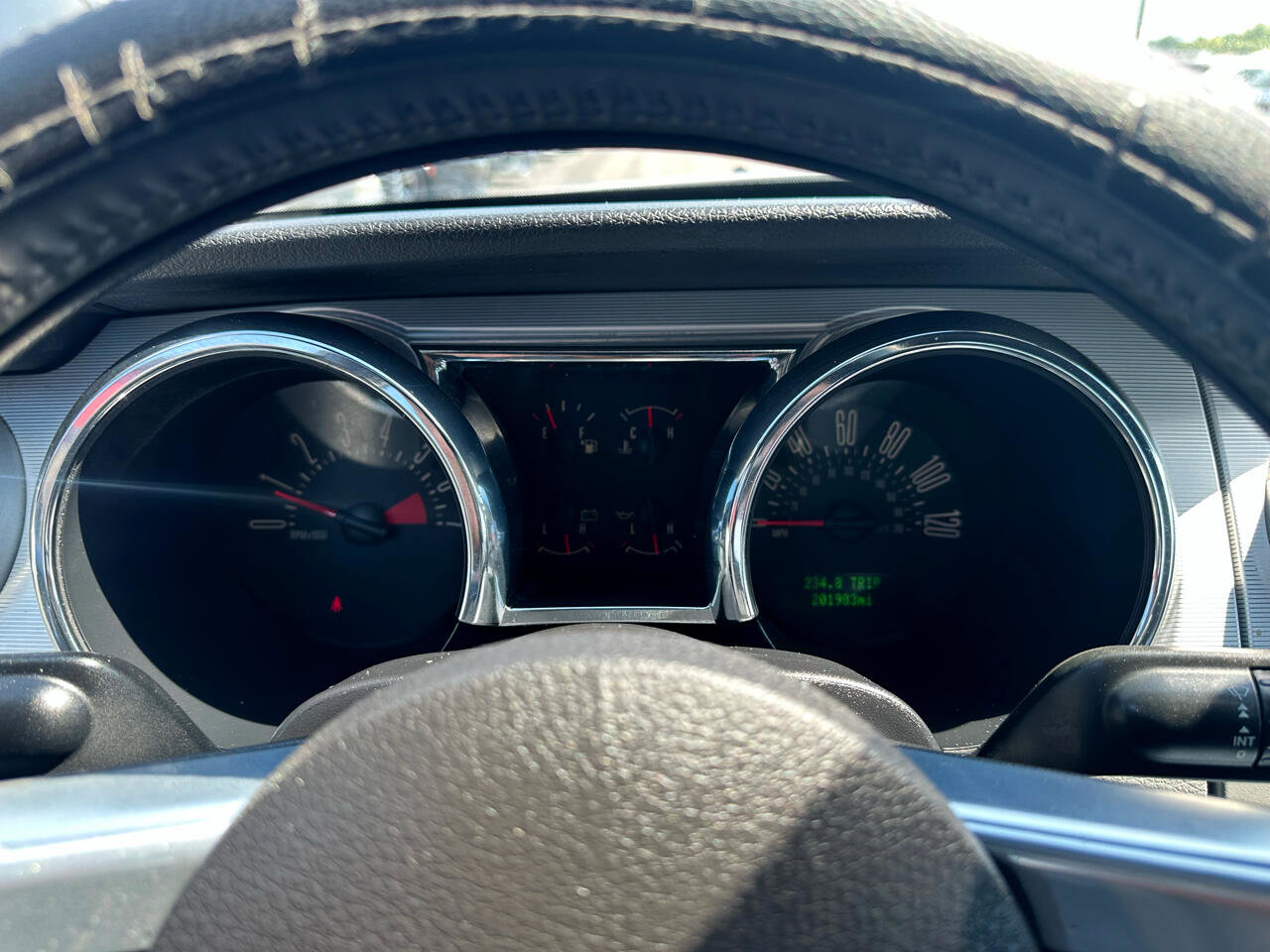 Used 2009 Ford Mustang Convertible image 15