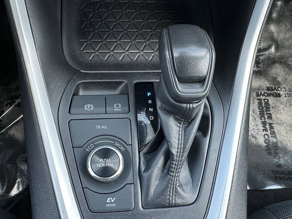 Used 2024 Toyota RAV4 LE AWD/4WD image 18