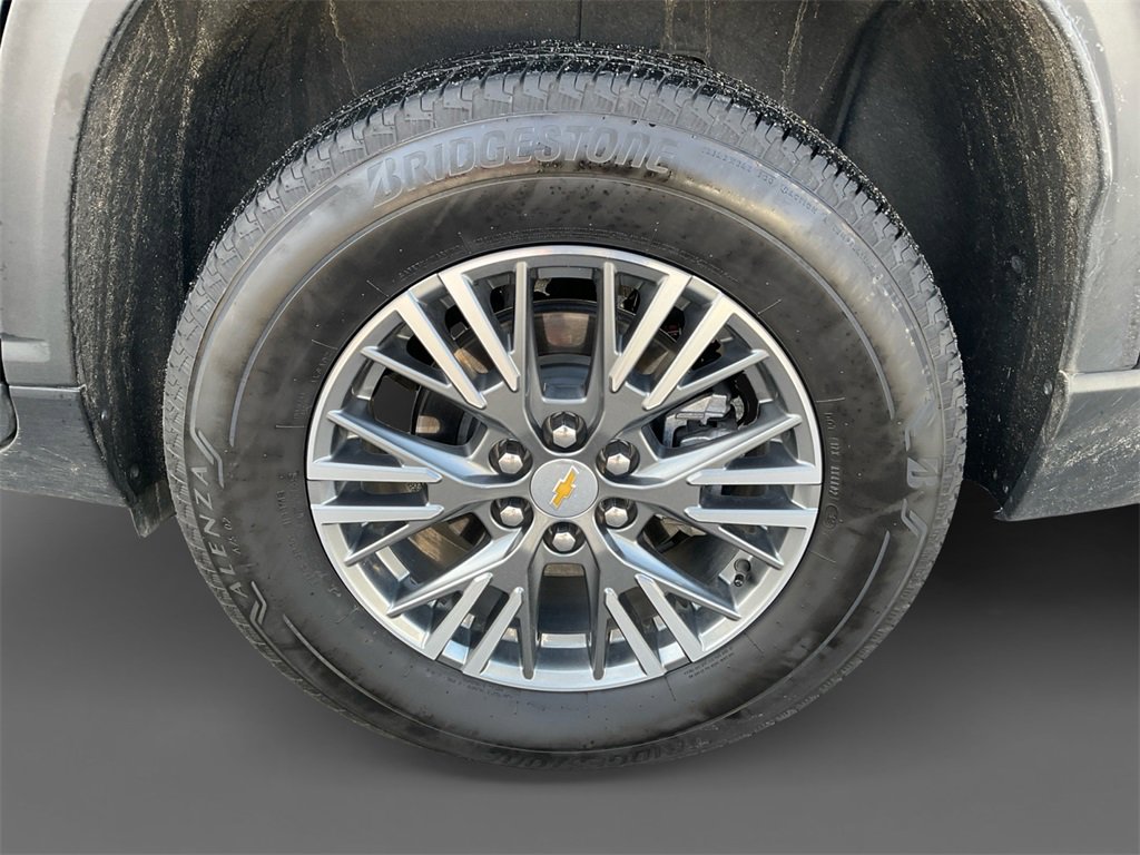 Used 2025 Chevrolet Traverse LT image 8