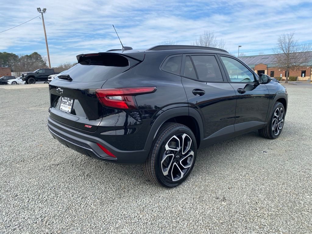 New 2026 Chevrolet Trax RS w/ Sunroof Package FWD image 3