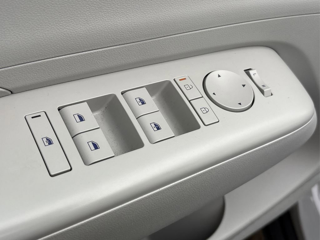 Used 2024 Hyundai Kona SEL w/ Convenience Package image 32