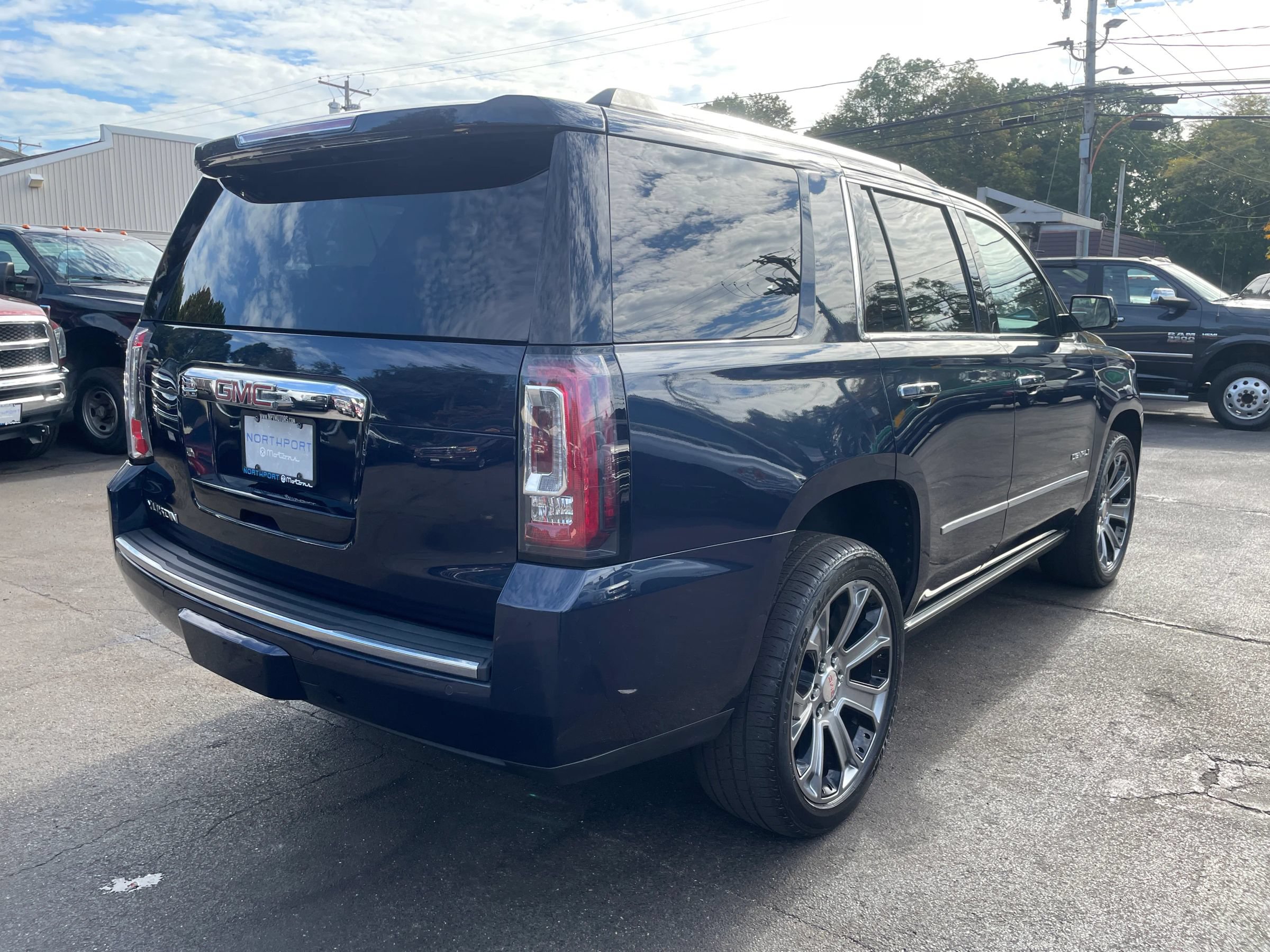 Used 2018 GMC Yukon Denali w/ Open Road Package AWD/4WD image 5