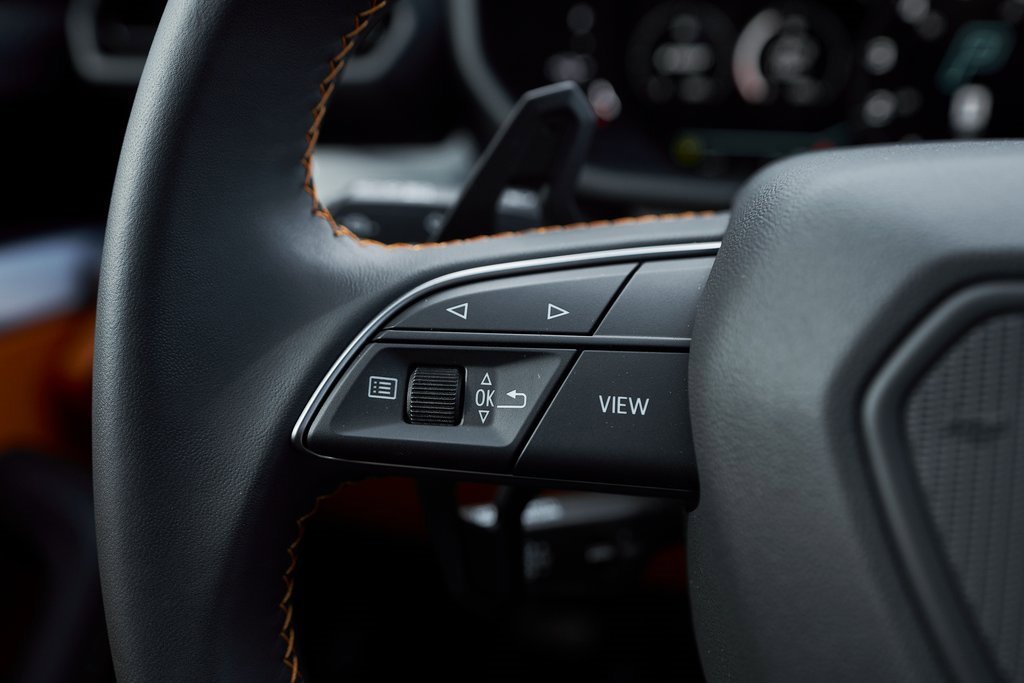 Used 2025 Lamborghini Urus SE image 53