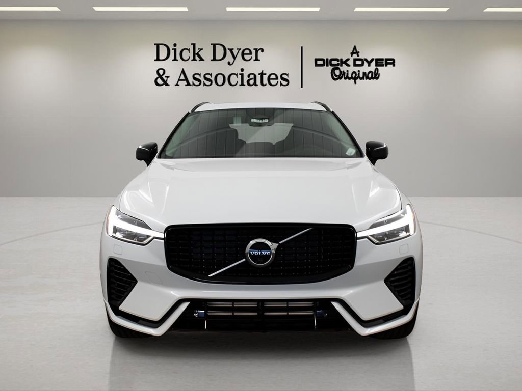 Certified 2025 Volvo XC60 T8 Plus w/ Protection Package Premier image 4