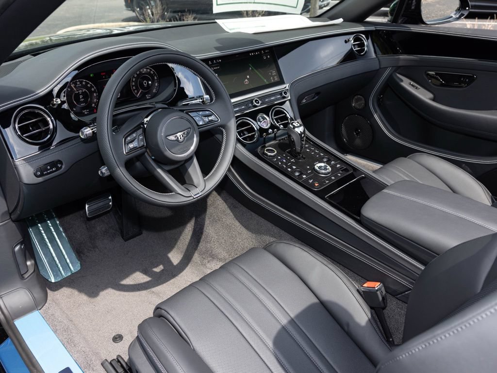 Used 2025 Bentley Continental GTC AWD/4WD image 2