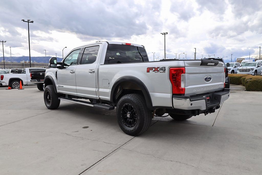 Used 2017 Ford F250 XLT w/ XLT Premium Package AWD/4WD image 4