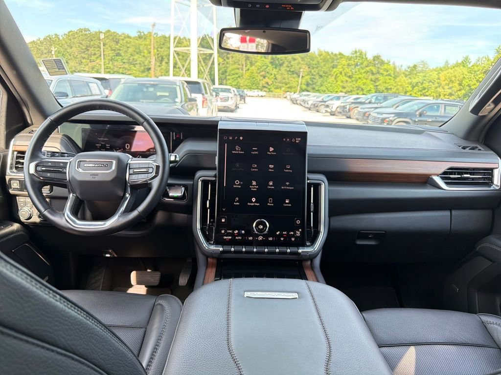 Used 2025 GMC Yukon Denali AWD/4WD image 12