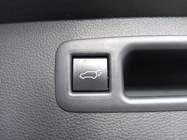 Used 2023 Toyota Highlander XLE image 32