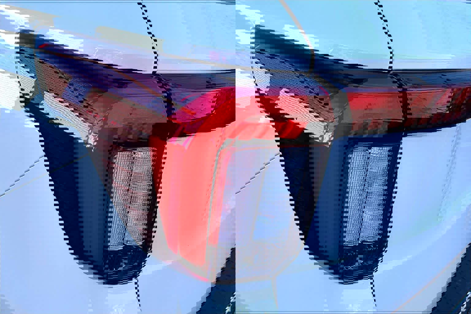 Used 2025 Ford Explorer ST-Line w/ Premium Package image 32