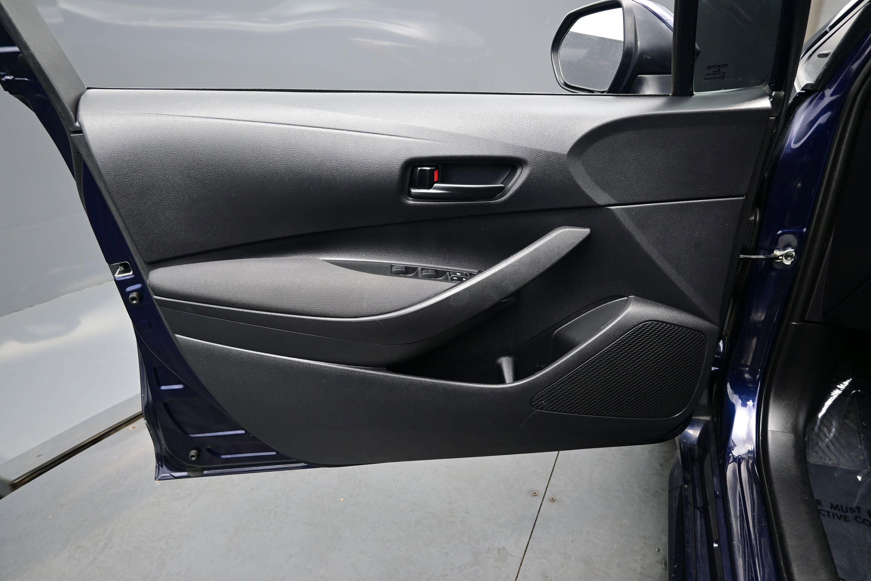 Used 2022 Toyota Corolla LE FWD image 9