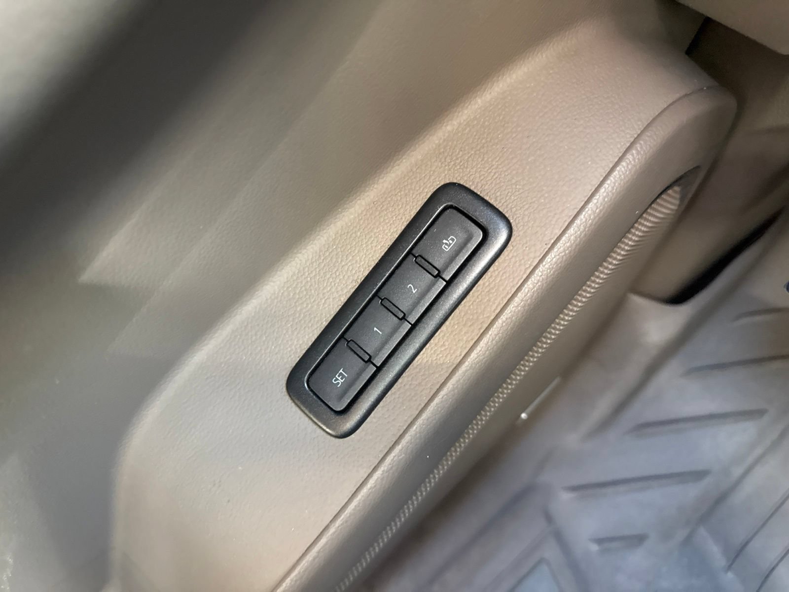 Used 2019 Chevrolet Tahoe LT w/ Luxury Package AWD/4WD image 45