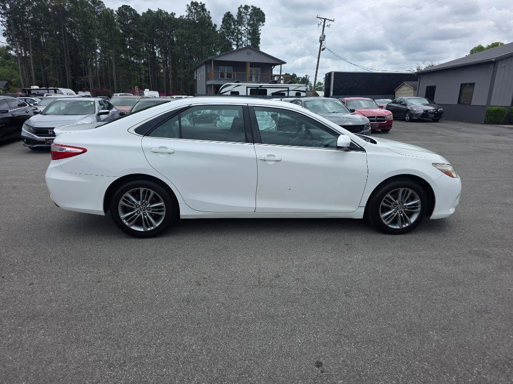 Used 2015 Toyota Camry SE FWD image 4