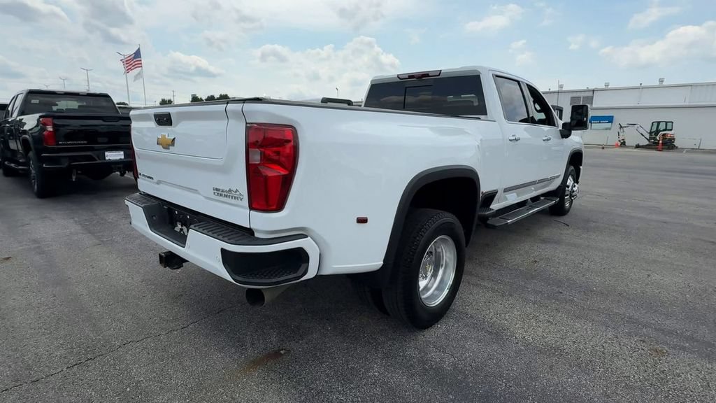 Used 2025 Chevrolet Silverado 3500 High Country w/ High Country Premium Package AWD/4WD image 8