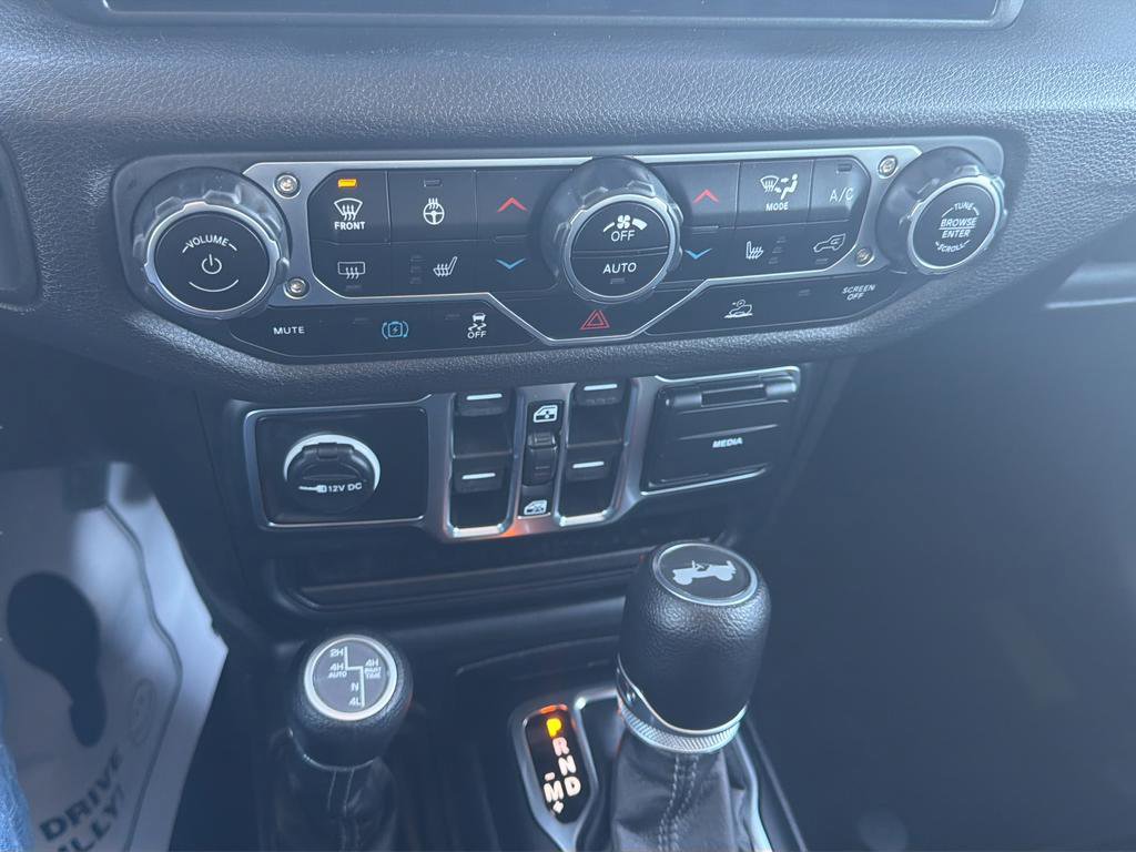 Used 2024 Jeep Wrangler Unlimited w/ Convenience Group AWD/4WD image 26