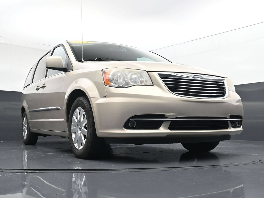 Used 2014 Chrysler Town & Country Touring FWD image 26