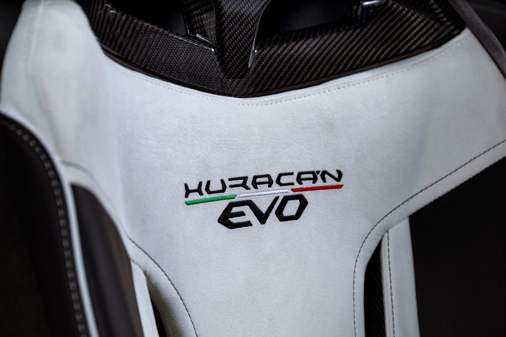 Used 2024 Lamborghini Huracan EVO AWD/4WD image 32