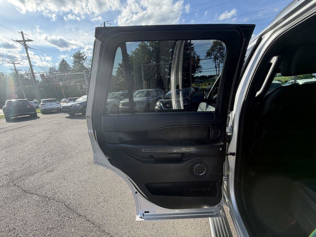 Used 2019 Ford Expedition Limited w/ Equipment Group 302A AWD/4WD image 17
