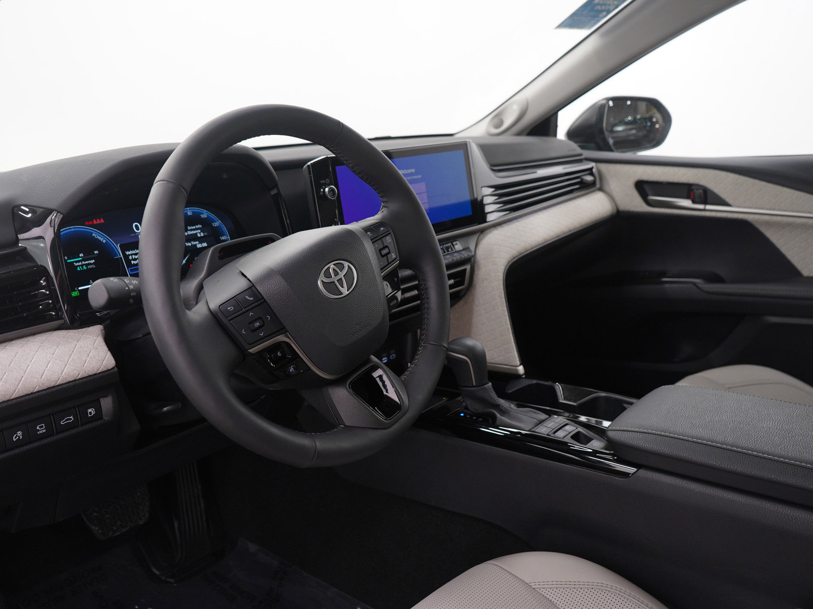 Used 2025 Toyota Camry XLE image 22