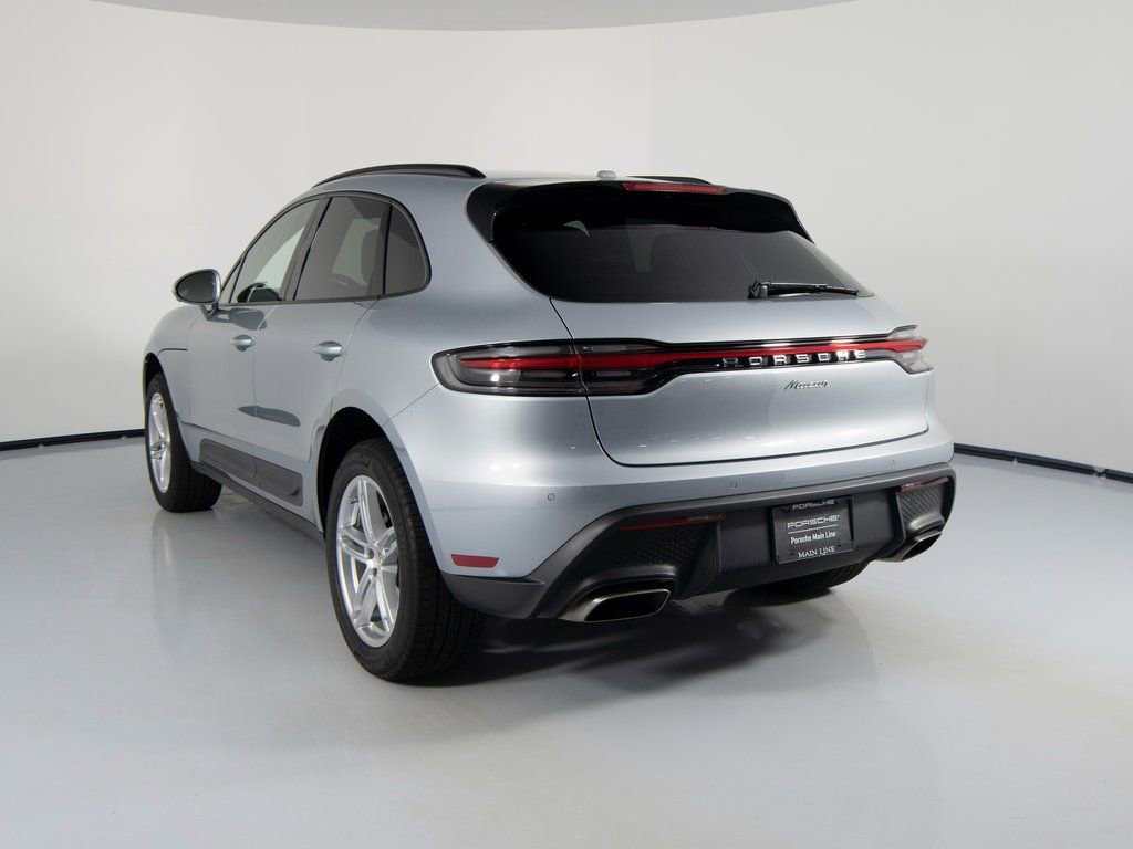 Certified 2025 Porsche Macan AWD/4WD image 3