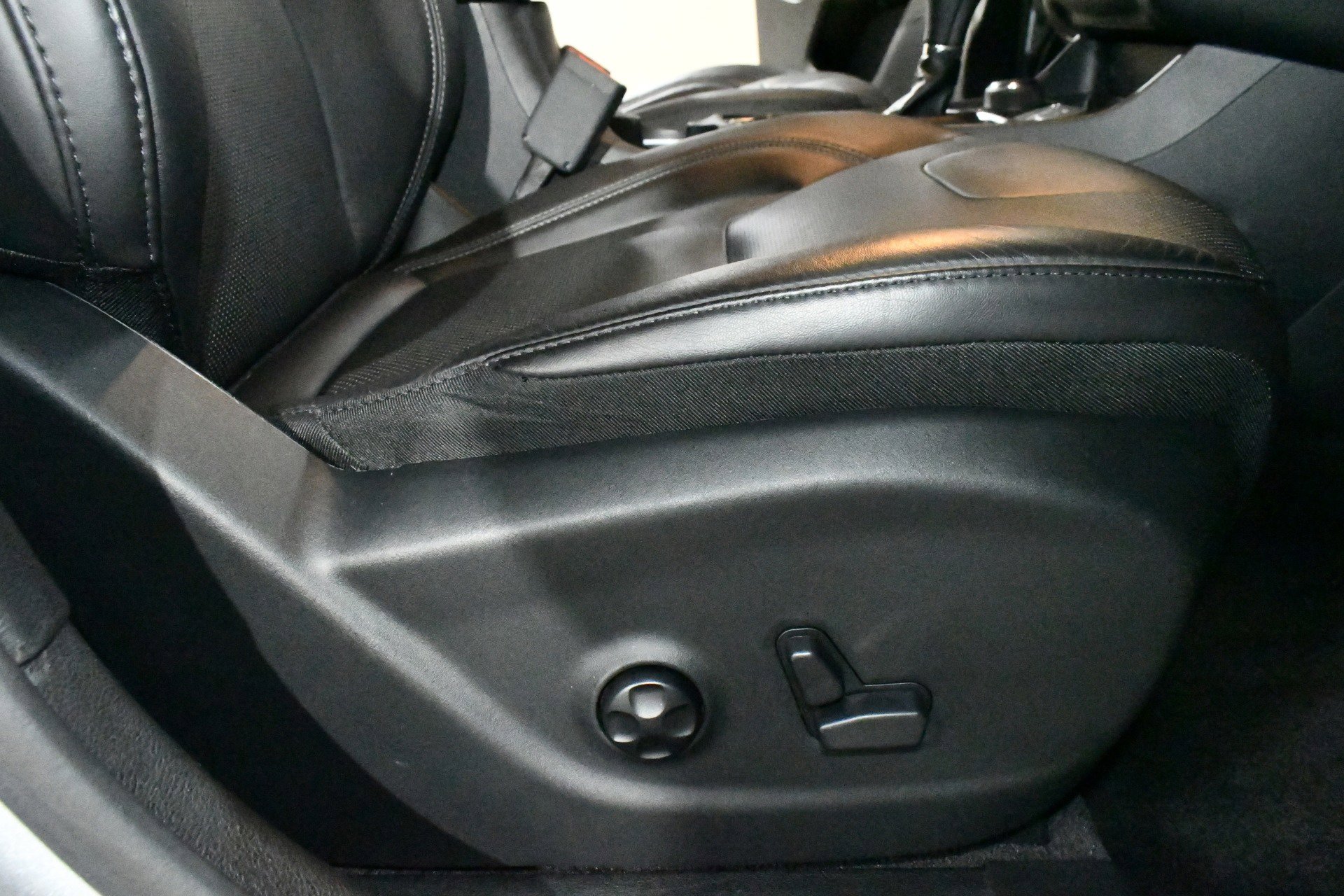 Used 2019 Jeep Cherokee Limited image 14