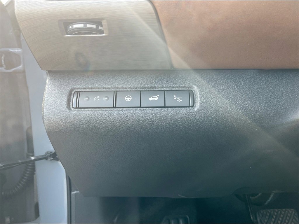 Certified 2023 Nissan Pathfinder Platinum w/ Cargo Package image 18