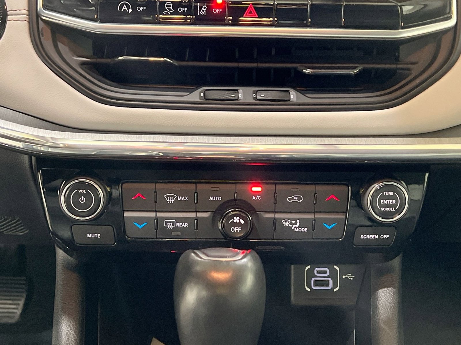 Used 2022 Jeep Compass Limited image 19