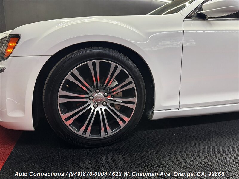 Used 2012 Chrysler 300 S RWD image 28
