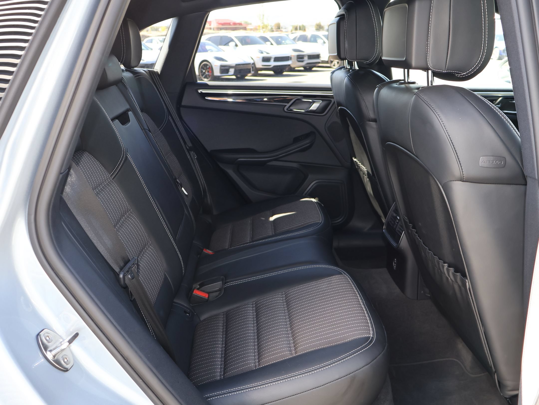 Certified 2024 Porsche Macan Turbo AWD/4WD image 31