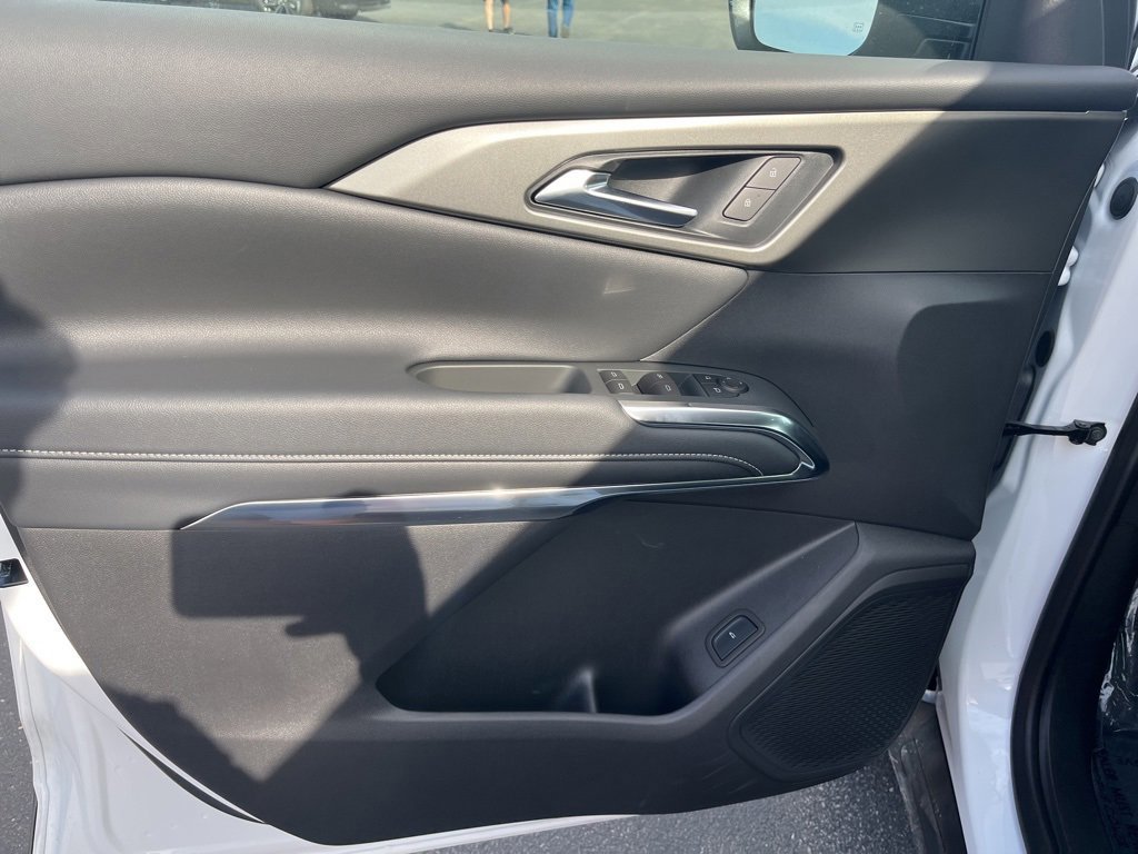 New 2025 Chevrolet Traverse LT w/ Midnight/Sport Edition image 12