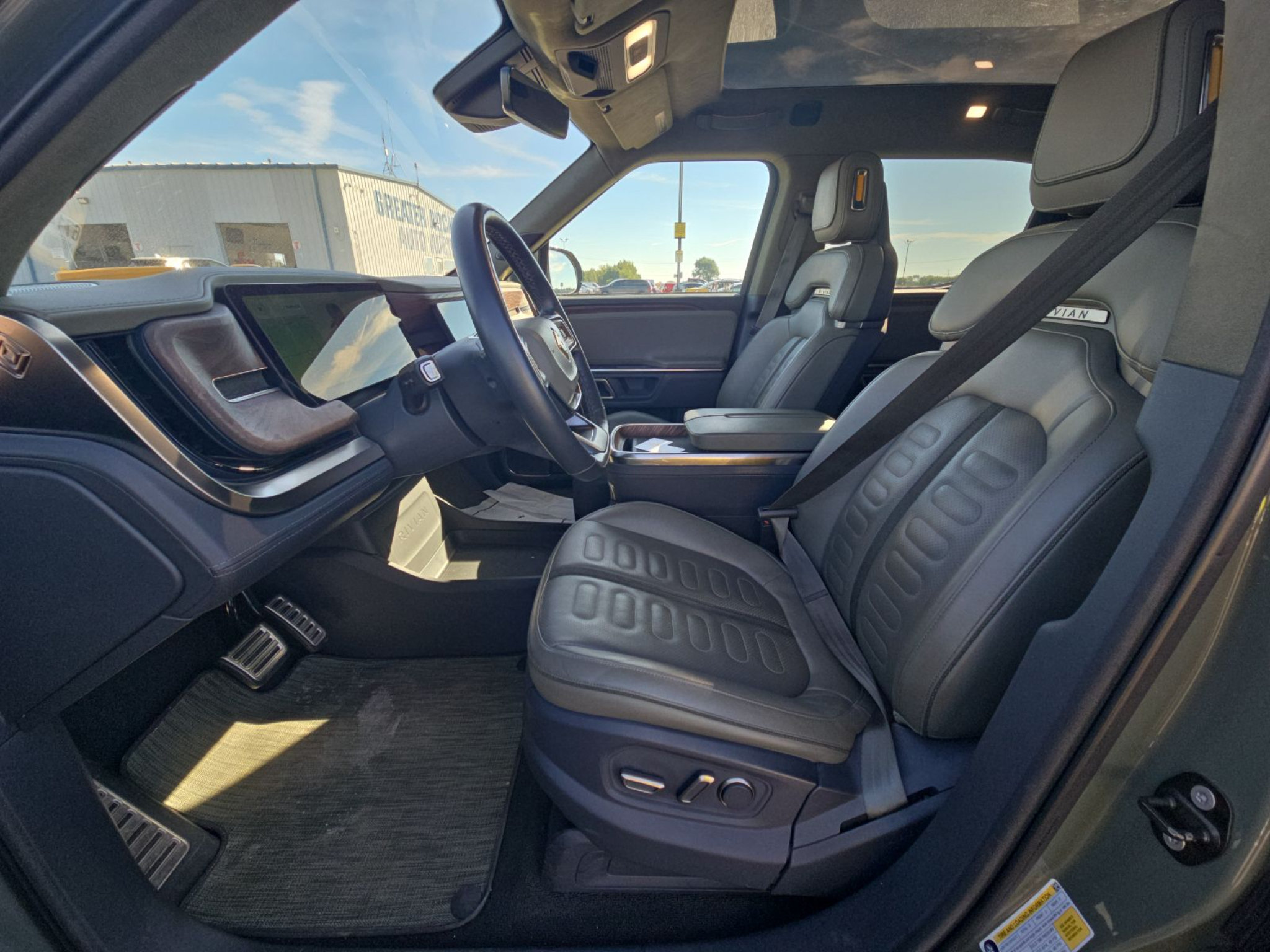 Used 2022 Rivian R1T Launch Edition AWD/4WD image 3
