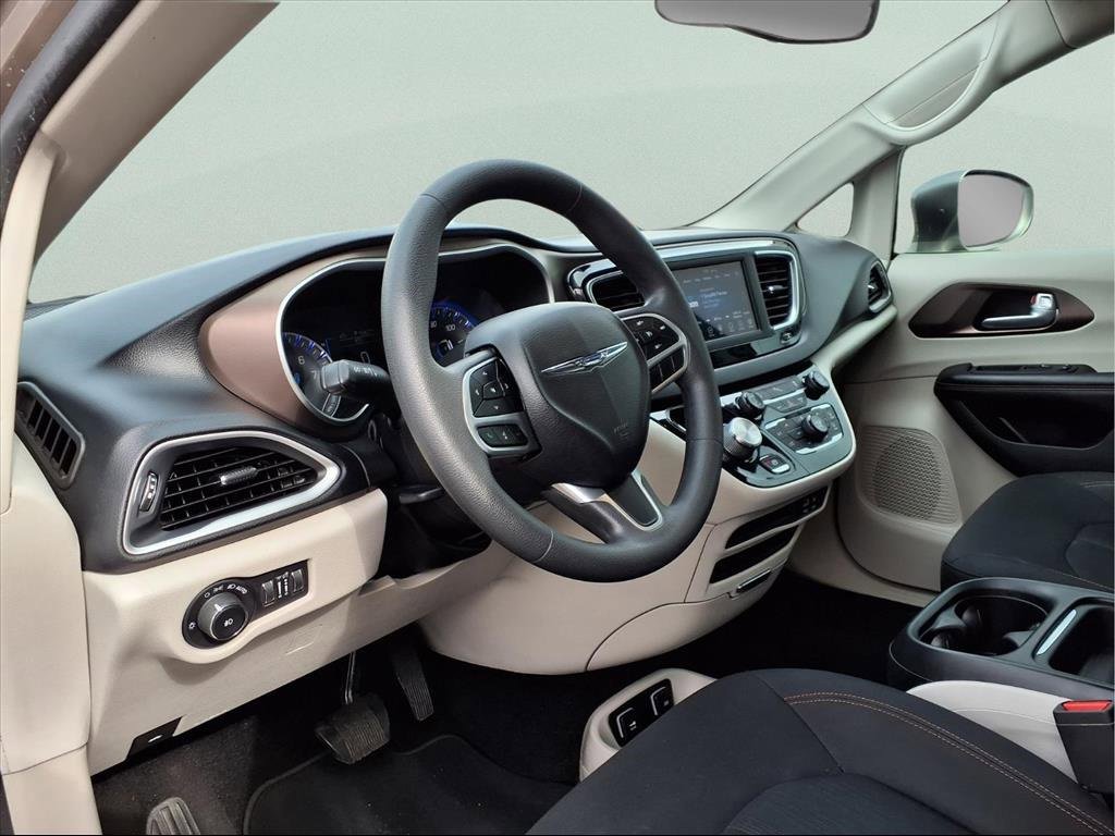 Used 2018 Chrysler Pacifica Touring Plus w/ Tire & Wheel Group image 11