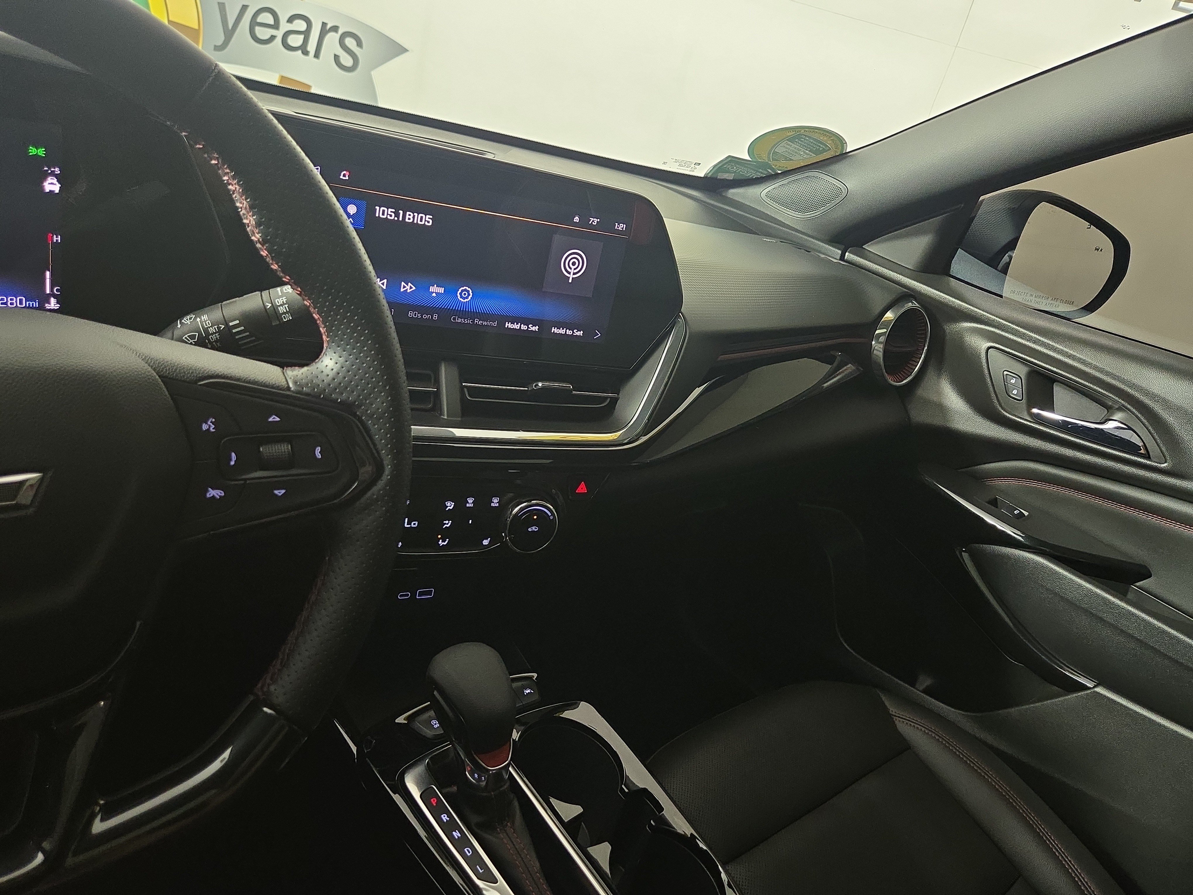 Used 2025 Chevrolet Trax RS w/ Sunroof Package FWD image 25