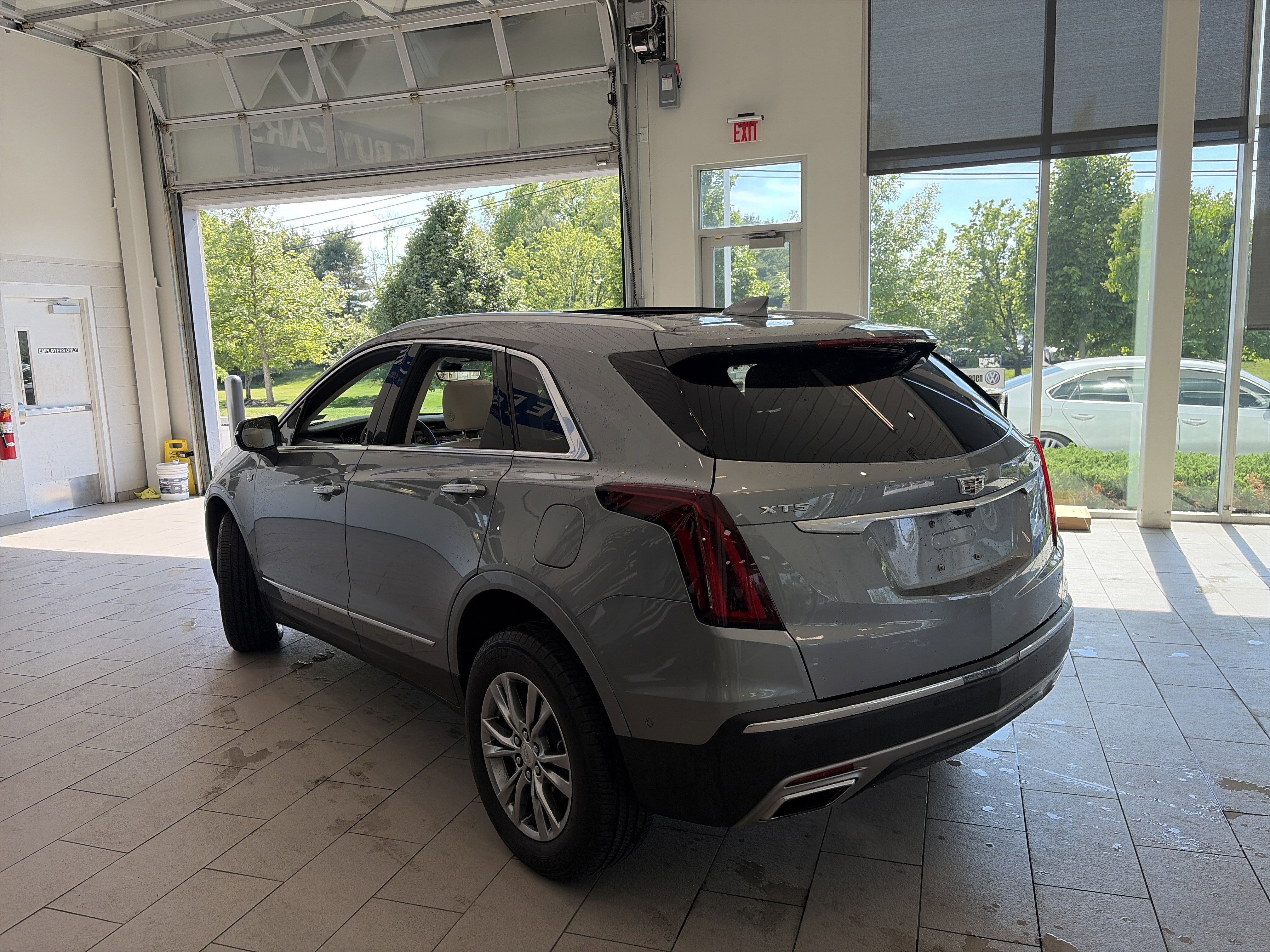 Used 2023 Cadillac XT5 Premium Luxury w/ Technology Package FWD image 6