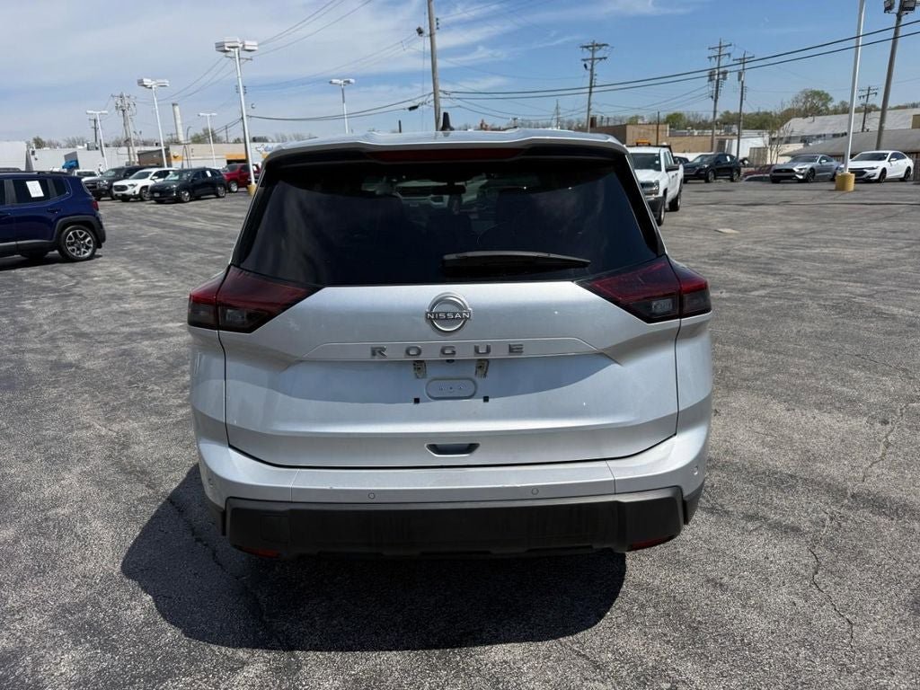 Used 2024 Nissan Rogue S FWD image 7