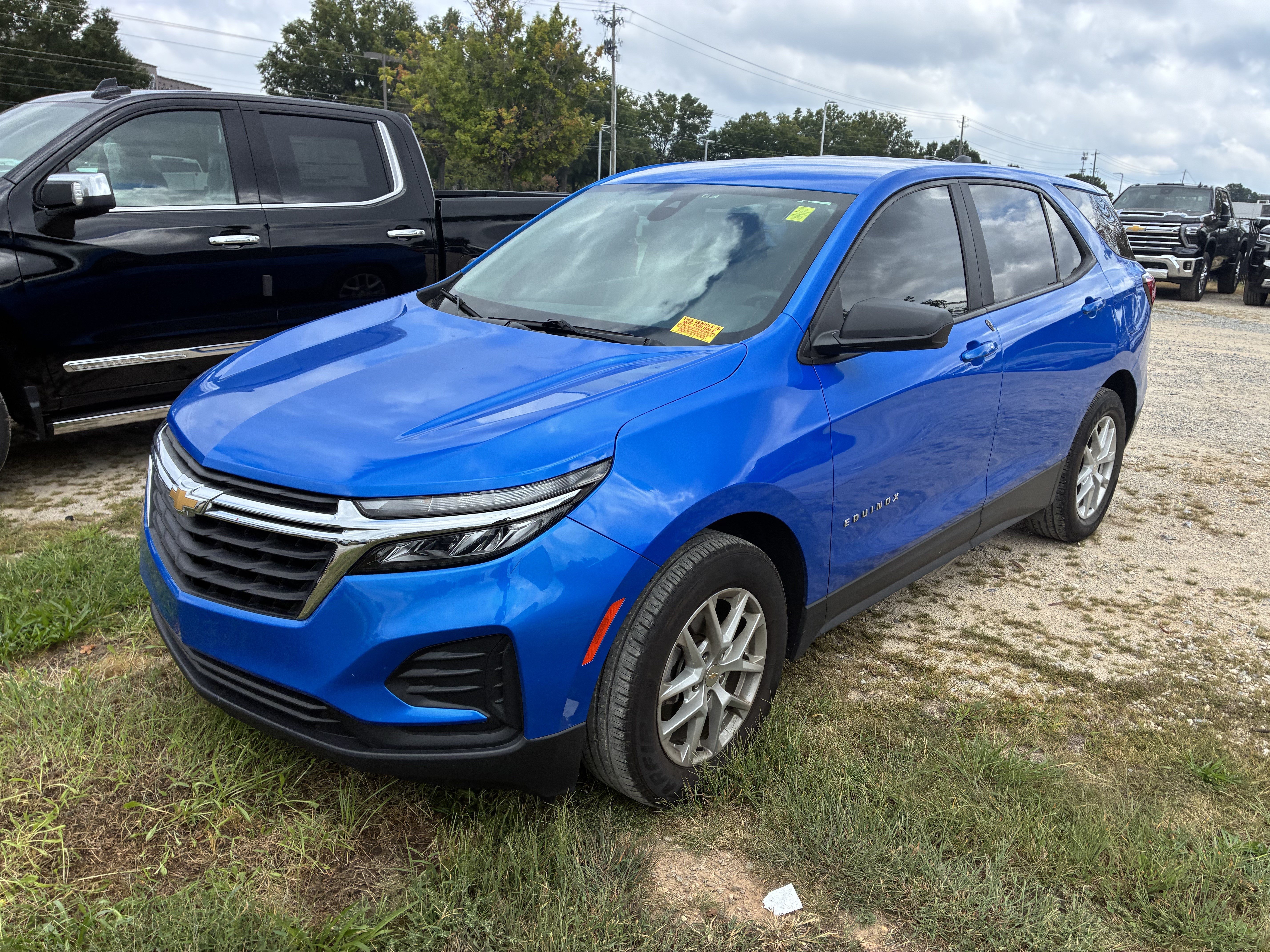 Used 2024 Chevrolet Equinox LS w/ LS Convenience Package FWD image 3