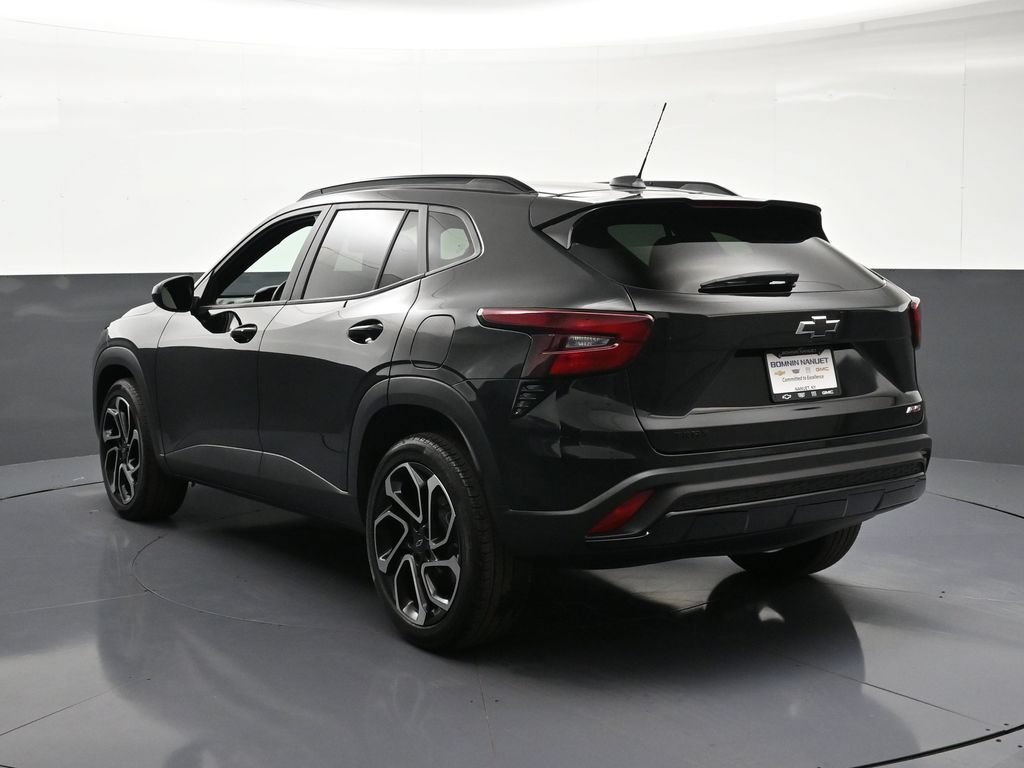 Used 2024 Chevrolet Trax RS w/ Sunroof Package FWD image 3