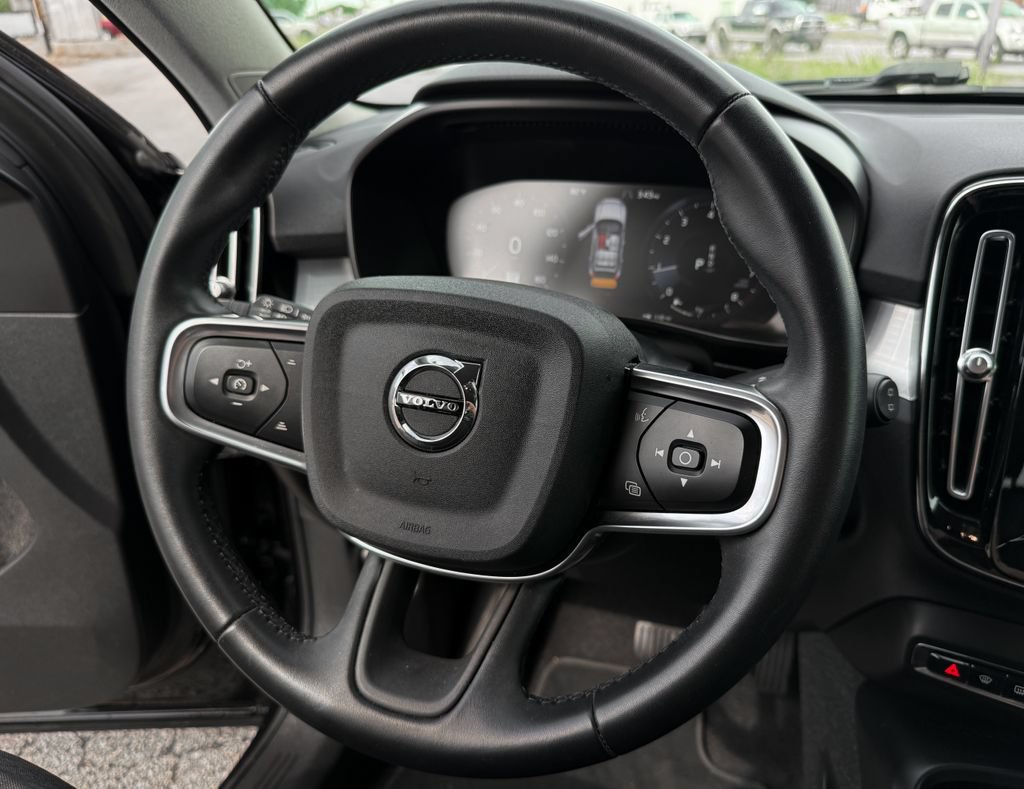 Used 2022 Volvo XC40 T5 Momentum AWD/4WD image 13