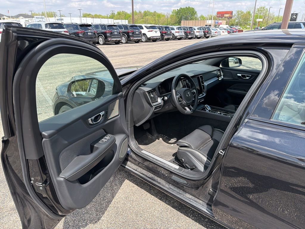 Used 2024 Volvo S60 B5 Plus w/ Climate Package AWD/4WD image 11