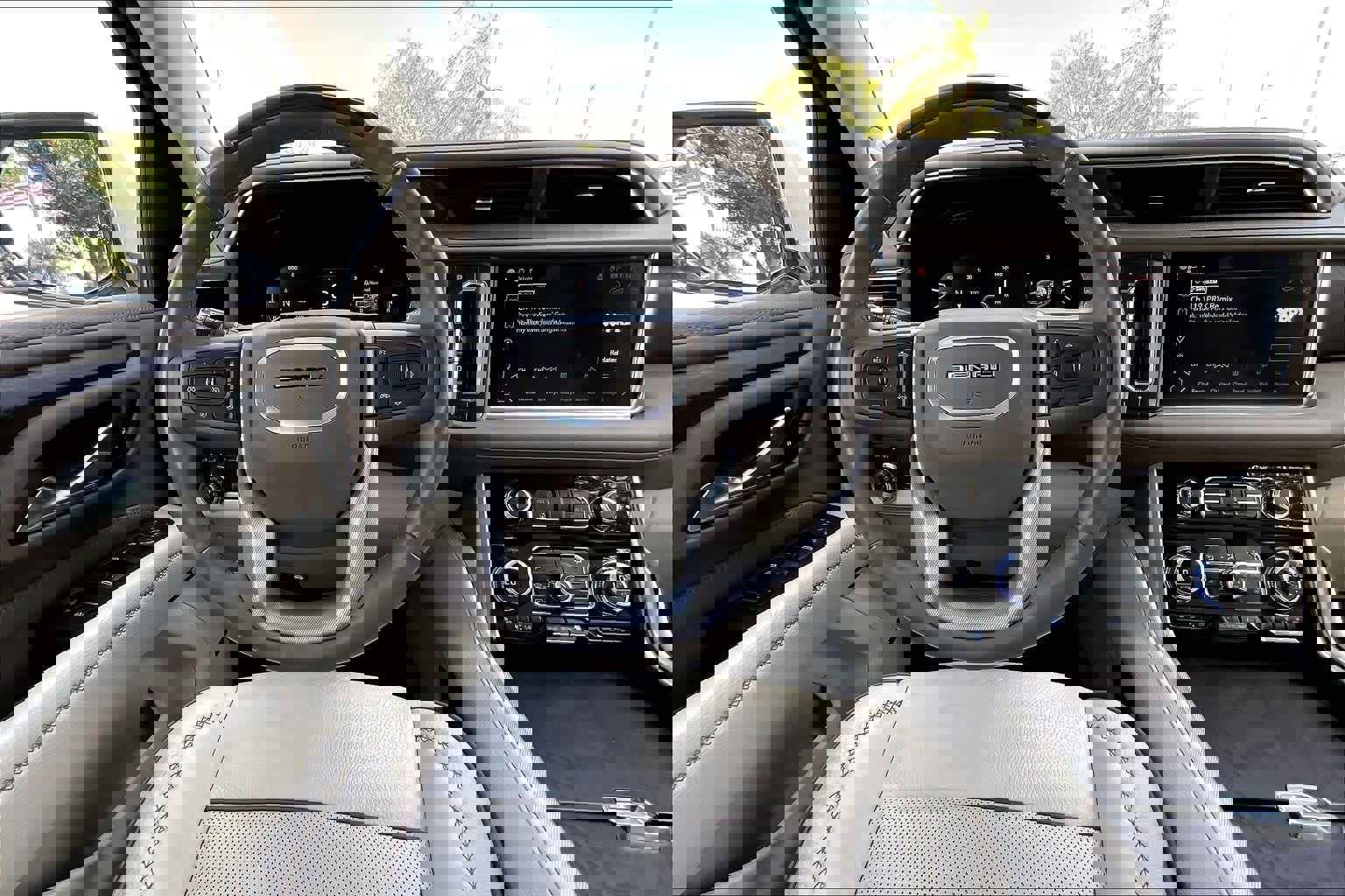 Used 2024 GMC Yukon Denali w/ Advanced Technology Package image 6