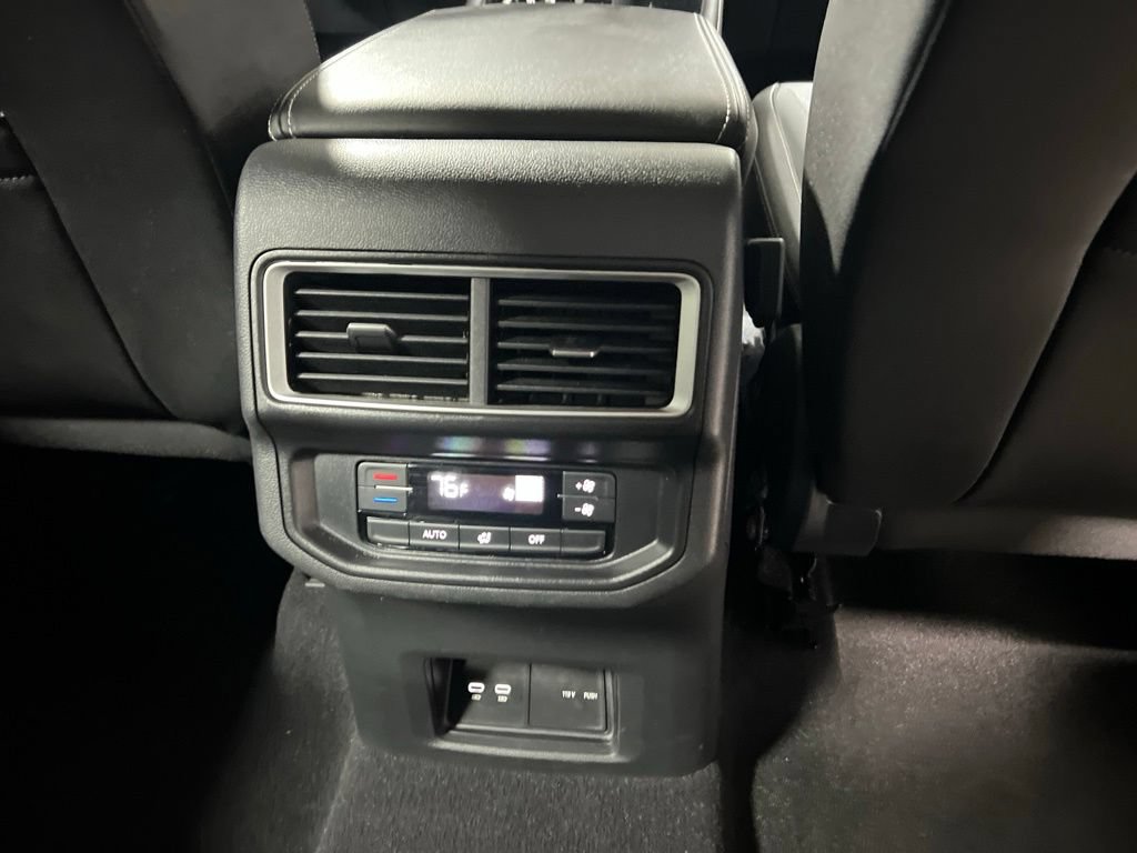 Used 2025 Volkswagen Atlas SE AWD/4WD image 13