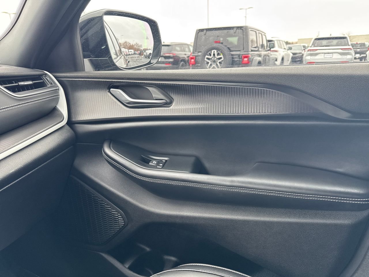 Used 2024 Jeep Grand Cherokee Altitude image 30