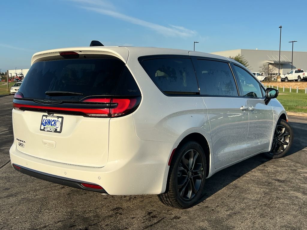 New 2026 Chrysler Pacifica Select image 41
