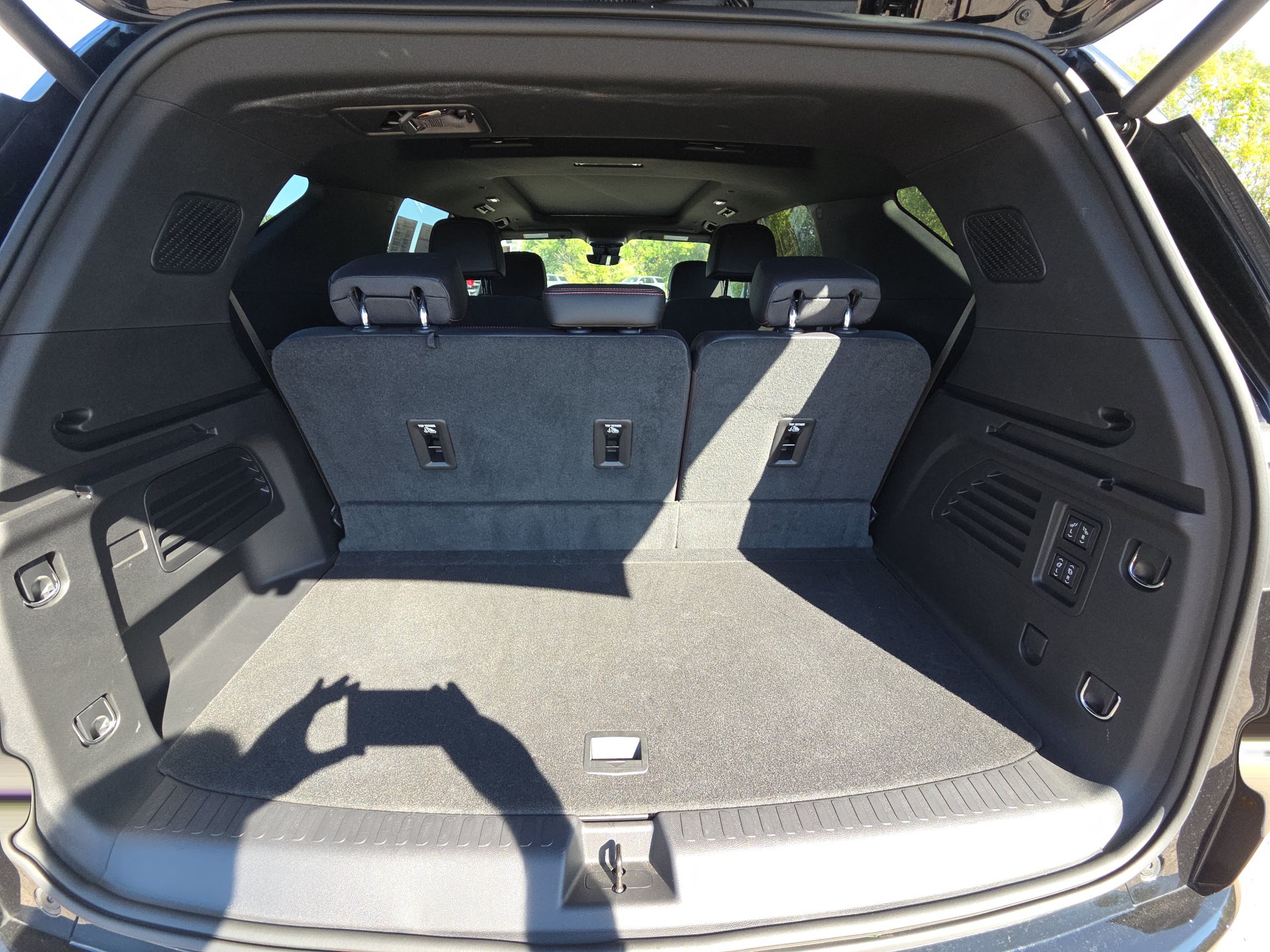 Used 2026 Chevrolet Traverse RS FWD image 34