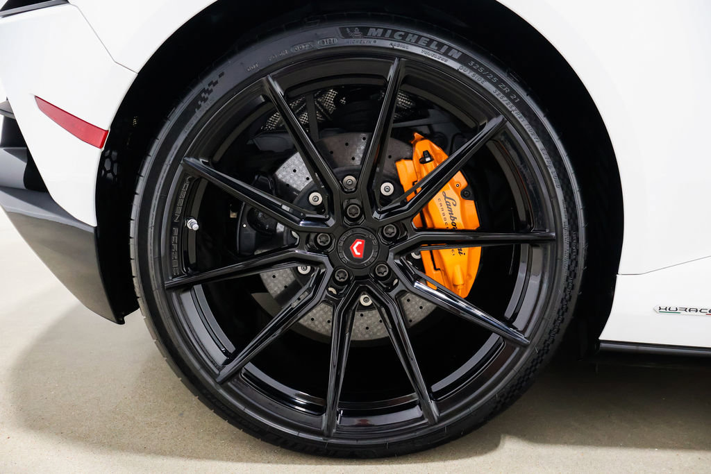 Used 2024 Lamborghini Huracan EVO image 41