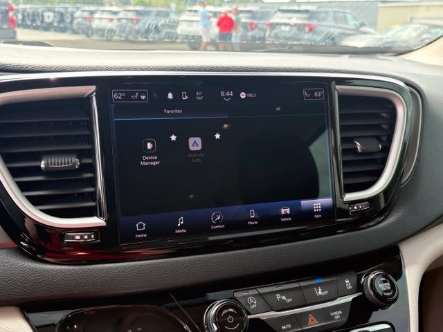 Used 2023 Chrysler Pacifica Touring-L FWD image 17